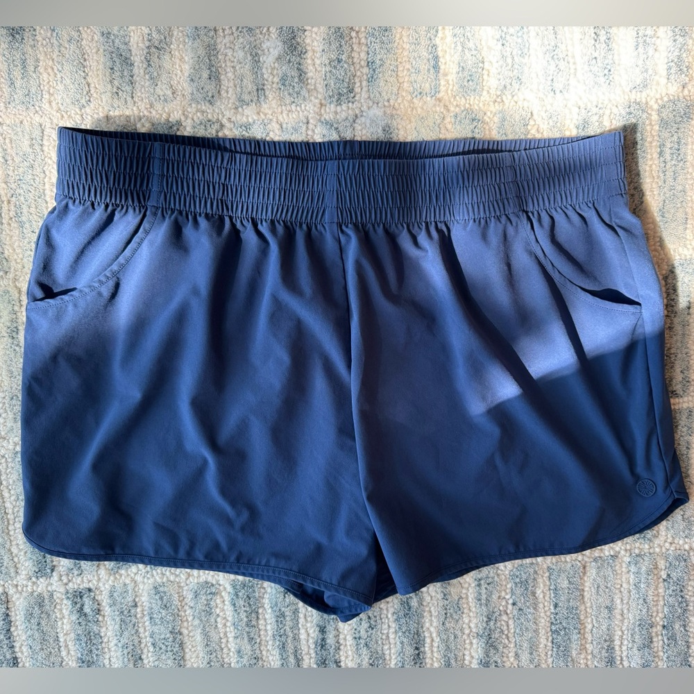 NWOT - Lilly Pulitzer UPF 50+ Luxletic 4" Backcourt Short